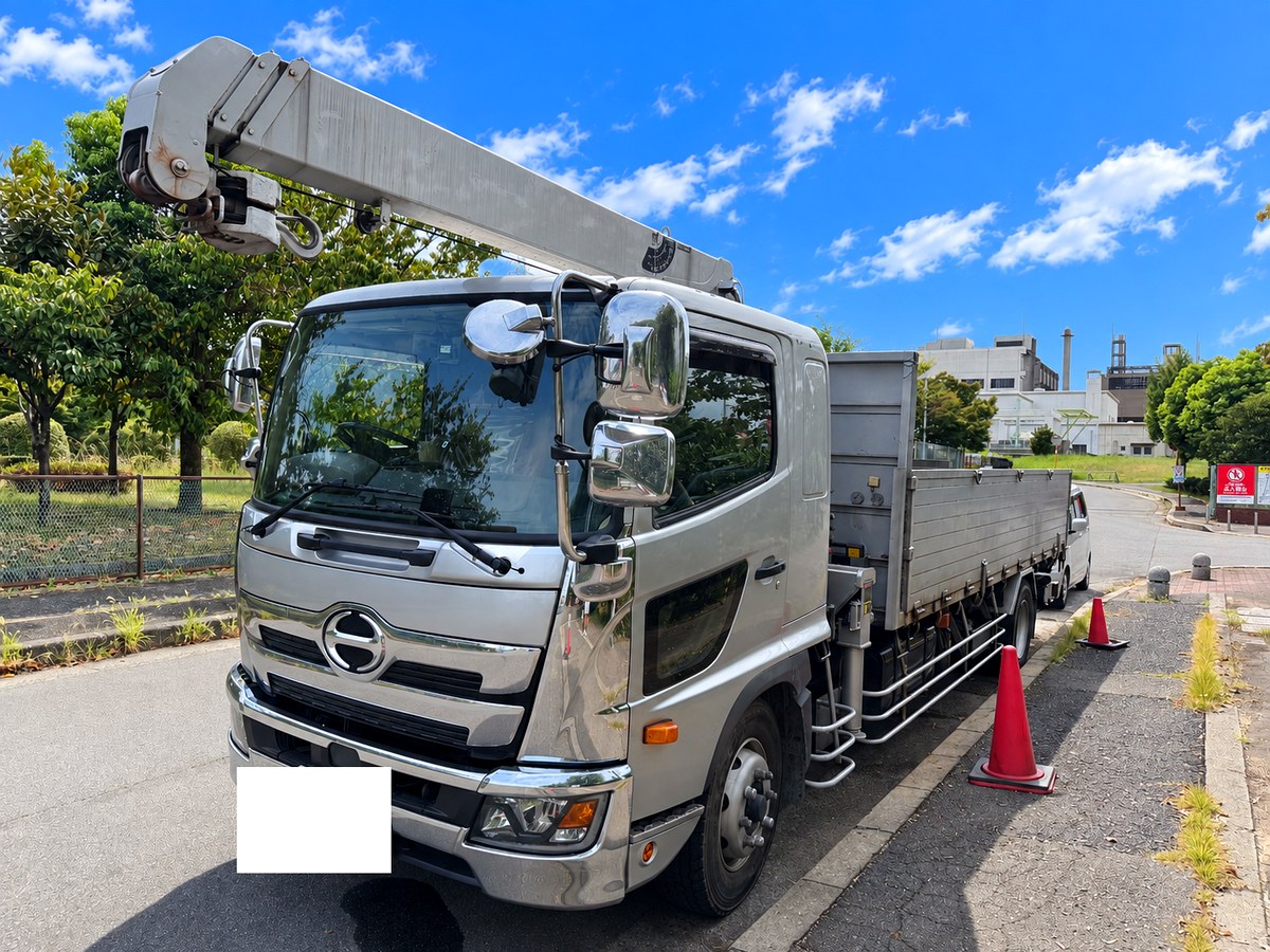 大軒商店の車両（クレーン車）